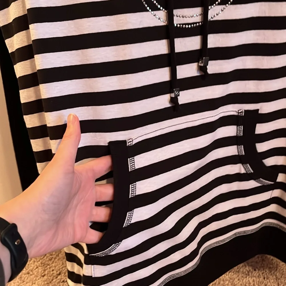 NEW Michael Kors Black & White Striped Hooded Long Sleeve Top Women’s Size Small - Picture 7 of 7